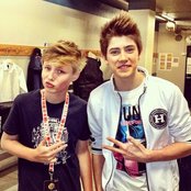 Isac Elliot - List pictures