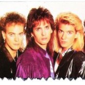 Honeymoon Suite - List pictures