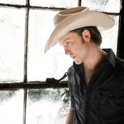 Justin Moore - List pictures
