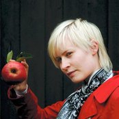 Jenny Hval - List pictures