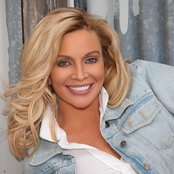 Julie Ingram - List pictures