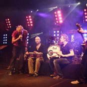 Neljä Ruusua - List pictures