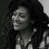 Valerie June - List pictures