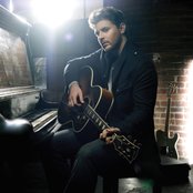 Chris Young - List pictures