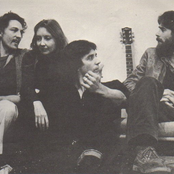 Redgum - List pictures