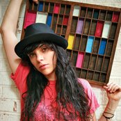 Leona Naess - List pictures