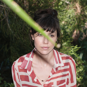 Julia Holter - List pictures