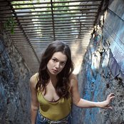Meg Myers - List pictures