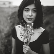 Daniela Andrade - List pictures