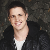 Johnny Ruffo - List pictures