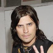 Hinder - List pictures