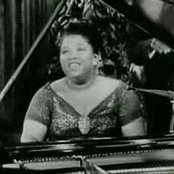 Martha Davis - List pictures