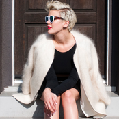 Betty Who - List pictures