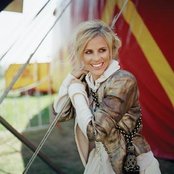 Lisa Miskovsky - List pictures