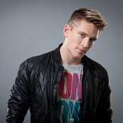 Danny Saucedo - List pictures