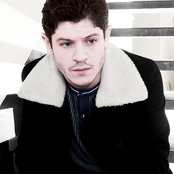 Iwan Rheon - List pictures