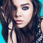 Hailee Steinfeld - List pictures