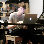 Derek Piotr - List pictures