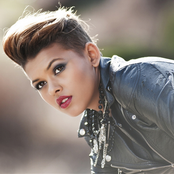 Alexandra Joner - List pictures