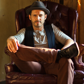 Tony Lucca - List pictures