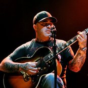 Aaron Lewis - List pictures