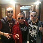 Larry Hernandez - List pictures