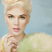 Betty Who - List pictures