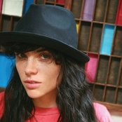 Leona Naess - List pictures