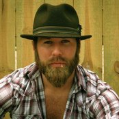 Drake White - List pictures