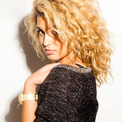 Tori Kelly - List pictures