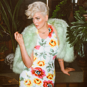 Betty Who - List pictures