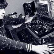 Virtual Riot - List pictures