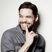 Jeremy Jordan - List pictures