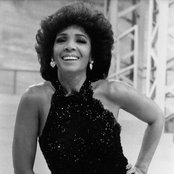Shirley Bassey - List pictures