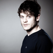 Iwan Rheon - List pictures