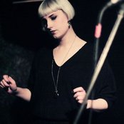 Molly Nilsson - List pictures