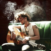 100 Monkeys - List pictures