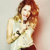 Martina Stoessel - List pictures