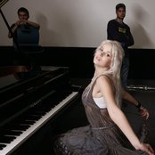 Mika Newton - List pictures