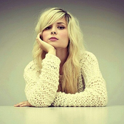 Nina Nesbitt - List pictures