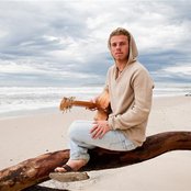 Kim Churchill - List pictures