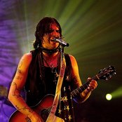 Hinder - List pictures