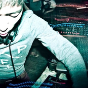 Feint - List pictures