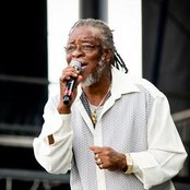 Ronnie Davis - List pictures