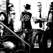 Knives Out! - List pictures