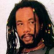 Tinga Stewart - List pictures