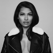Vanessa White - List pictures