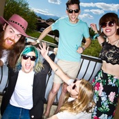 Grouplove - List pictures