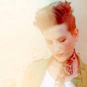 Mia Dyson - List pictures