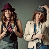 Everly - List pictures